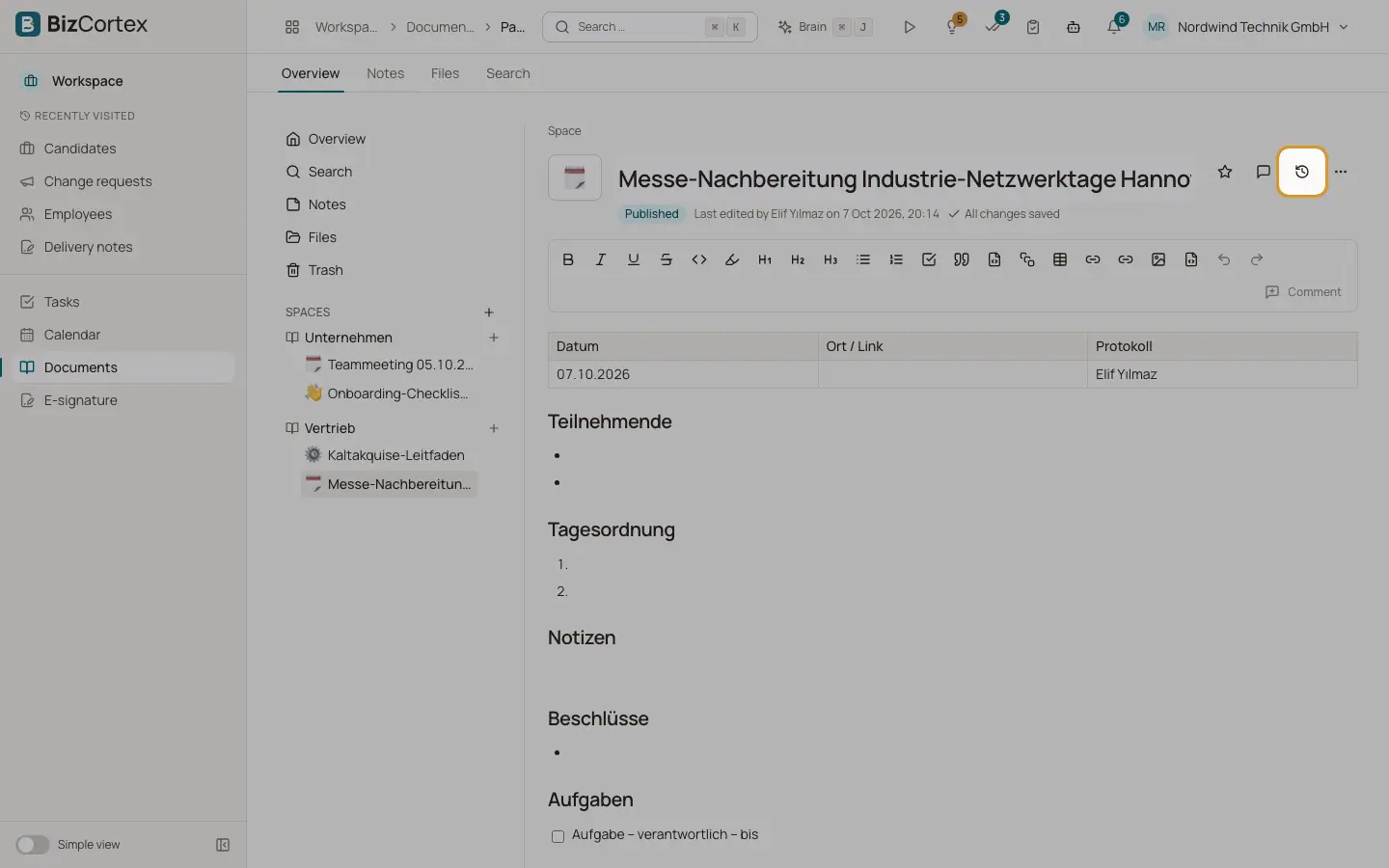 Documents: versions and comments
